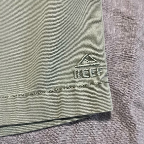 Reef Tan Flat Front Shorts Lightweight Summer Essential Size 34 Beach Surf - Picture 3 of 7